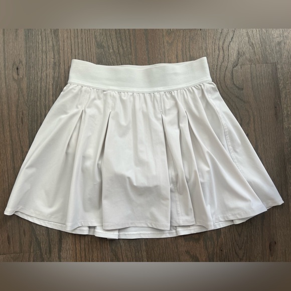 Lululemon athletica Tennis Time Skirt in White. Size 4. - Picture 3 of 6